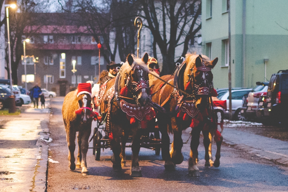 FOTO: Sprievod Mikuláša, anjela a čerta ulicami Novák - 5.12.2021